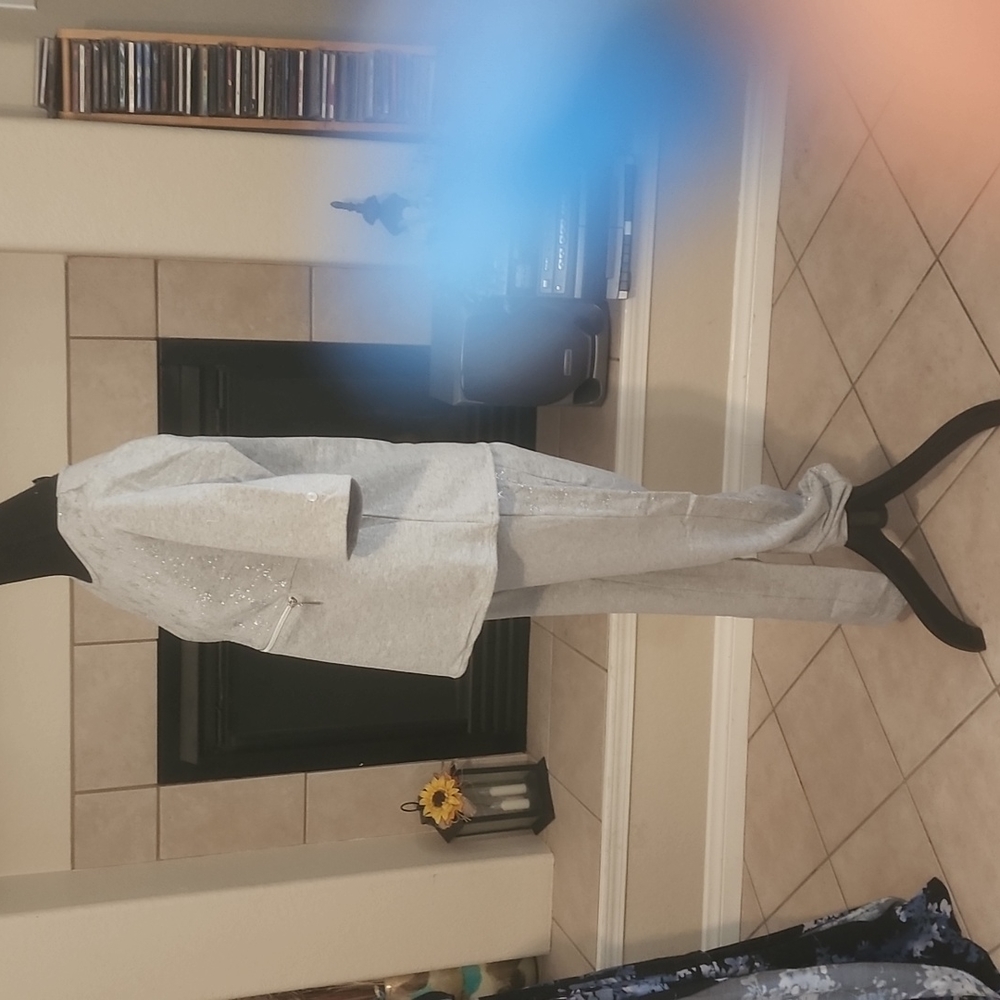 Sweatsuit - Picture 3 of 5